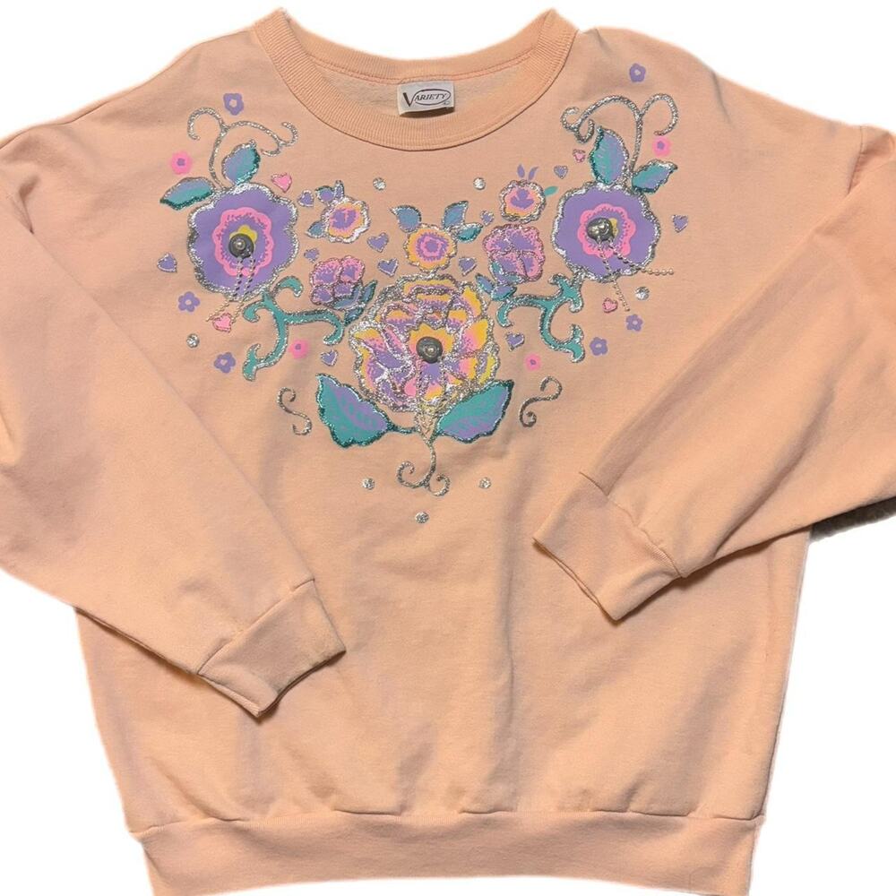 Peachy pink vintage floral crewneck with pearl accent (large)